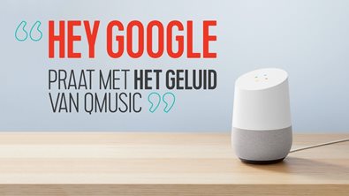 Google speaker met tekst Hey Google praat met het geluid van
Qmusic