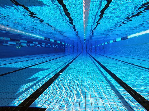 Zwembad onder water