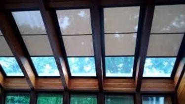 Screens gebruikt bij de dakramen van een
uitbouw.