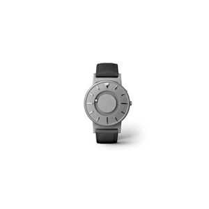 Voelbaar horloige met braille puntenindictaie. Bron: https://www.lowvisionshop.nl/product-categorie/uurwerken/horloges/