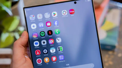 Opengeklapte smartphone 