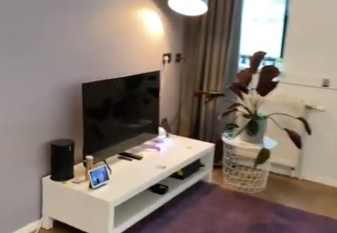 Kamer met slimme lampen, -deurbel, -gordijnen en thermostaat
opstelling