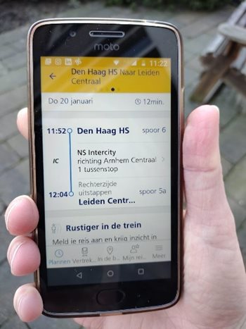 NS-app die de uitstapzijde
aangeeft.