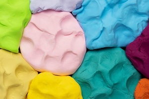 Boetseerklei in verschillende kleuren. Bron:
Freepik
