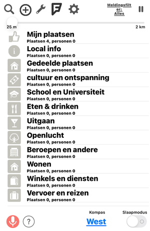 Het hoofdscherm van BlindSquare toont onderaan en bovenaan de belangrijkste
functies en daar tussenin de rubriekenlijst met
POI's