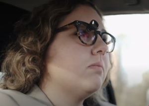 een bestuurder met een bioptische
telescoopbril