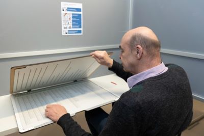 Man die stemt met stemmal en
stembox