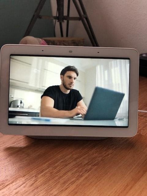 foto op het scherm die de Google Hub
toont